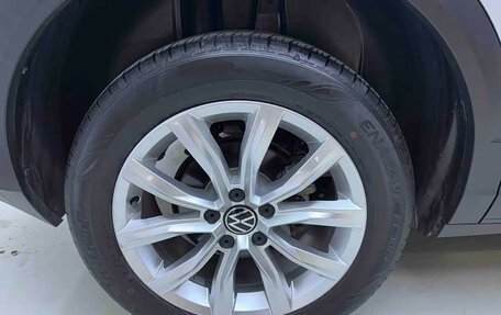 Volkswagen T-Roc I, 2022 год, 1 626 277 рублей, 21 фотография