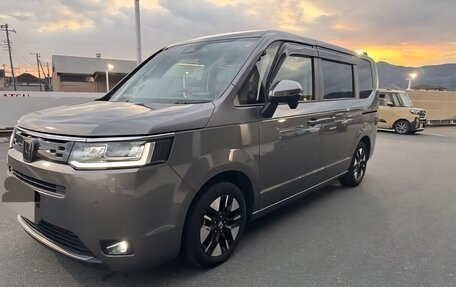 Honda Stepwgn, 2022 год, 2 200 000 рублей, 1 фотография