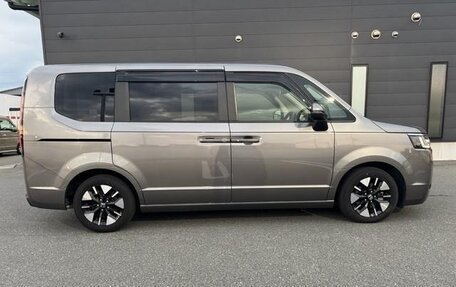 Honda Stepwgn, 2022 год, 2 200 000 рублей, 7 фотография