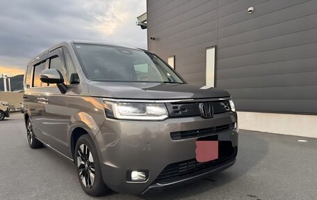 Honda Stepwgn, 2022 год, 2 200 000 рублей, 3 фотография