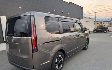 Honda Stepwgn, 2022 год, 2 200 000 рублей, 4 фотография