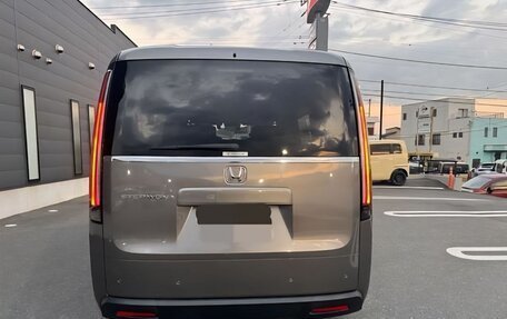 Honda Stepwgn, 2022 год, 2 200 000 рублей, 5 фотография