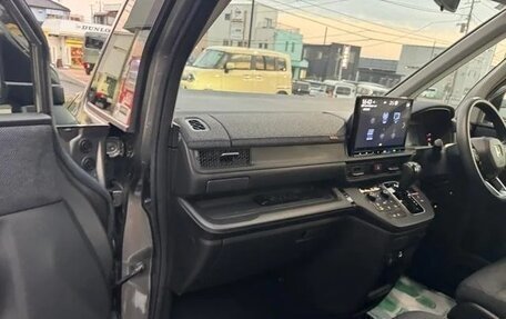 Honda Stepwgn, 2022 год, 2 200 000 рублей, 13 фотография