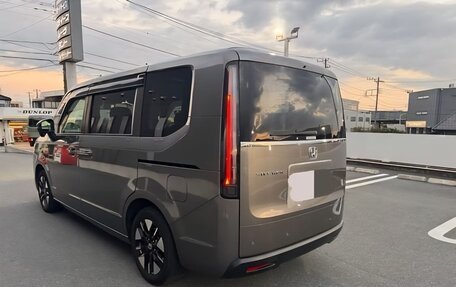 Honda Stepwgn, 2022 год, 2 200 000 рублей, 6 фотография