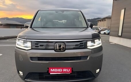 Honda Stepwgn, 2022 год, 2 200 000 рублей, 2 фотография