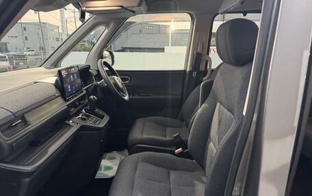 Honda Stepwgn, 2022 год, 2 200 000 рублей, 14 фотография