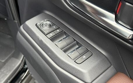 Toyota Land Cruiser Prado, 2024 год, 7 330 000 рублей, 33 фотография