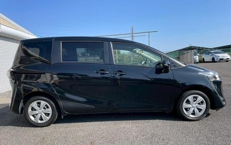 Toyota Sienta II, 2022 год, 1 292 000 рублей, 2 фотография