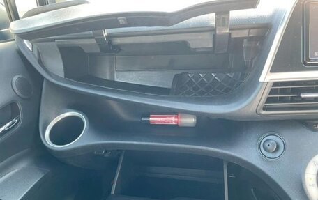 Toyota Sienta II, 2022 год, 1 292 000 рублей, 8 фотография