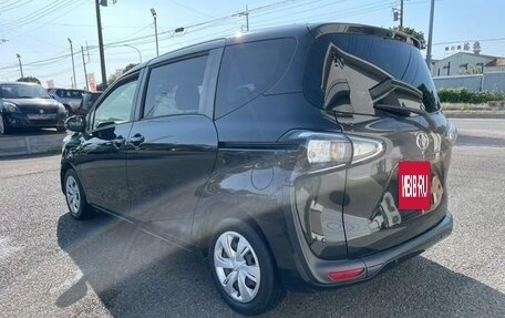 Toyota Sienta II, 2022 год, 1 292 000 рублей, 21 фотография