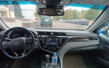 Toyota Camry, 2019 год, 3 000 000 рублей, 2 фотография