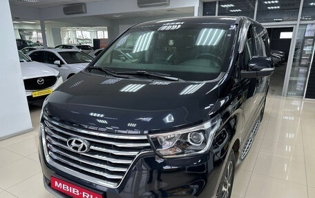 Hyundai Grand Starex Grand Starex I рестайлинг 2, 2019 год, 3 400 000 рублей, 1 фотография