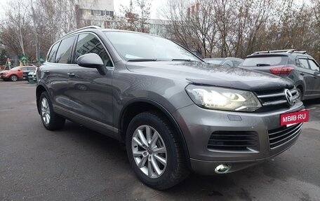 Volkswagen Touareg III, 2010 год, 1 980 000 рублей, 2 фотография