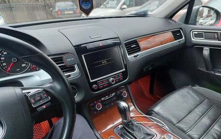 Volkswagen Touareg III, 2010 год, 1 980 000 рублей, 10 фотография