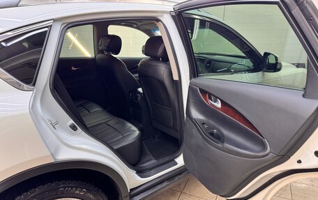 Infiniti QX50 I рестайлинг, 2016 год, 2 500 000 рублей, 11 фотография