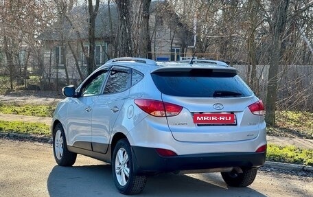 Hyundai Tucson III, 2010 год, 1 090 000 рублей, 6 фотография