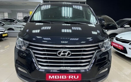 Hyundai Grand Starex Grand Starex I рестайлинг 2, 2019 год, 3 400 000 рублей, 2 фотография