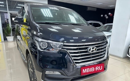 Hyundai Grand Starex Grand Starex I рестайлинг 2, 2019 год, 3 400 000 рублей, 3 фотография