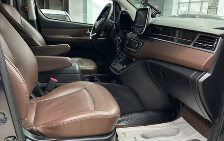 Hyundai Grand Starex Grand Starex I рестайлинг 2, 2019 год, 3 400 000 рублей, 11 фотография