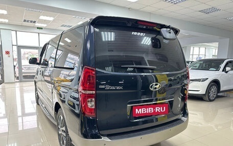 Hyundai Grand Starex Grand Starex I рестайлинг 2, 2019 год, 3 400 000 рублей, 6 фотография