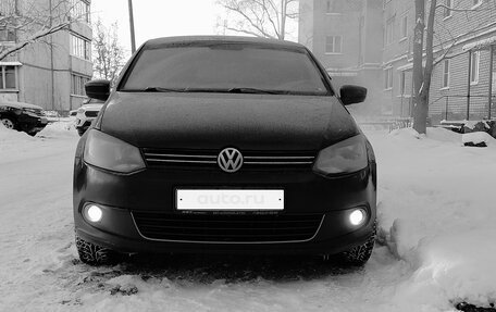 Volkswagen Polo VI (EU Market), 2013 год, 750 000 рублей, 1 фотография