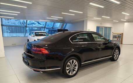 Volkswagen Passat B8 рестайлинг, 2021 год, 2 402 000 рублей, 2 фотография