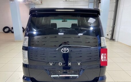 Toyota Voxy II, 2005 год, 940 000 рублей, 7 фотография