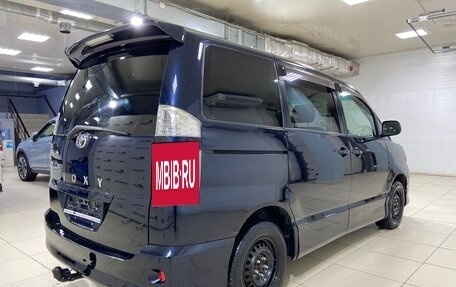 Toyota Voxy II, 2005 год, 940 000 рублей, 6 фотография