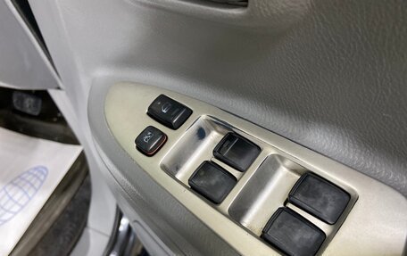 Toyota Voxy II, 2005 год, 940 000 рублей, 11 фотография