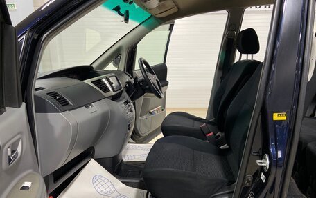 Toyota Voxy II, 2005 год, 940 000 рублей, 17 фотография