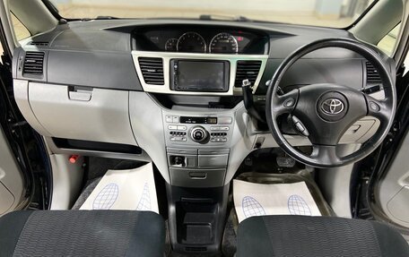 Toyota Voxy II, 2005 год, 940 000 рублей, 20 фотография