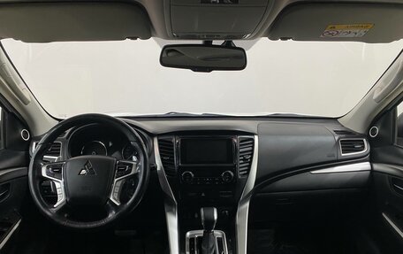 Mitsubishi Pajero Sport III рестайлинг, 2016 год, 3 209 000 рублей, 14 фотография