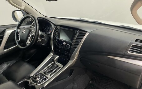 Mitsubishi Pajero Sport III рестайлинг, 2016 год, 3 209 000 рублей, 15 фотография