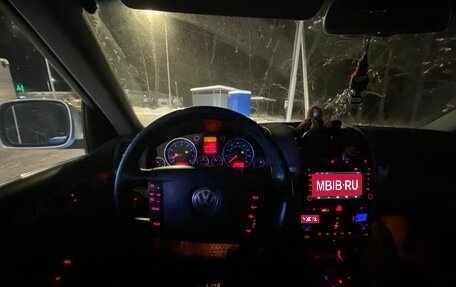 Volkswagen Touareg III, 2004 год, 1 100 000 рублей, 1 фотография