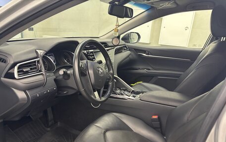 Toyota Camry, 2018 год, 2 300 000 рублей, 6 фотография