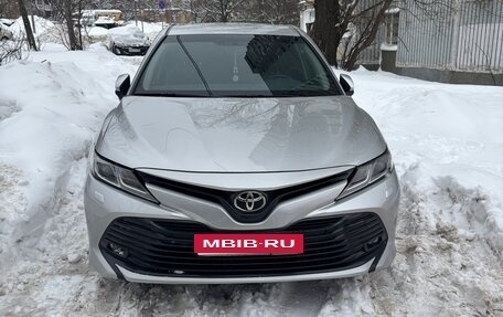 Toyota Camry, 2018 год, 2 300 000 рублей, 5 фотография