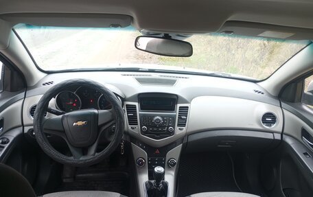 Chevrolet Cruze II, 2010 год, 410 000 рублей, 6 фотография