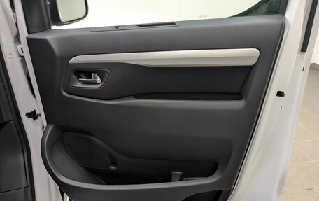 Peugeot Traveller I, 2018 год, 3 390 000 рублей, 24 фотография