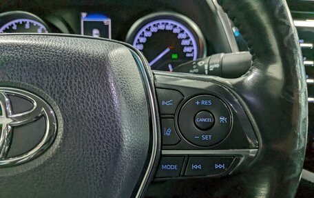 Toyota Camry, 2019 год, 2 590 000 рублей, 28 фотография