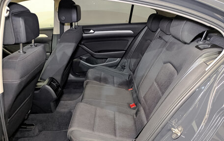 Volkswagen Passat B8 рестайлинг, 2018 год, 1 915 000 рублей, 12 фотография