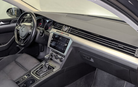 Volkswagen Passat B8 рестайлинг, 2018 год, 1 915 000 рублей, 11 фотография