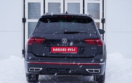 Volkswagen Tiguan II, 2020 год, 4 380 000 рублей, 4 фотография