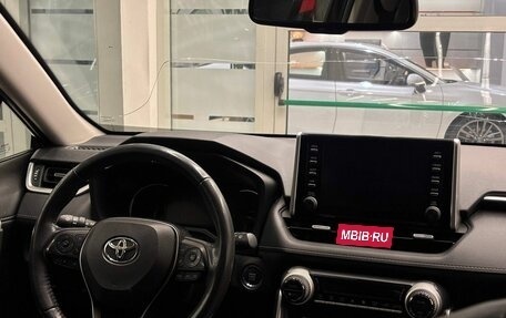 Toyota RAV4, 2021 год, 4 110 000 рублей, 9 фотография