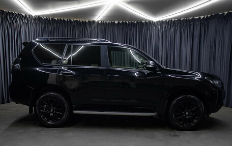 Toyota Land Cruiser Prado 150 рестайлинг 2, 2021 год, 6 498 000 рублей, 4 фотография