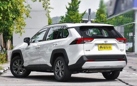 Toyota RAV4, 2025 год, 3 920 000 рублей, 4 фотография