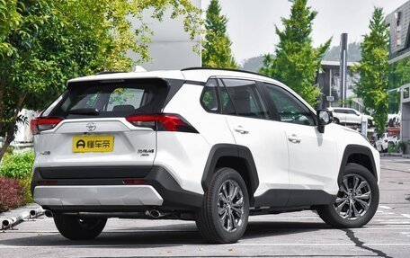 Toyota RAV4, 2025 год, 3 920 000 рублей, 6 фотография