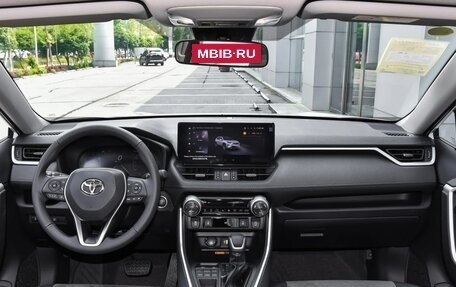 Toyota RAV4, 2025 год, 3 920 000 рублей, 9 фотография