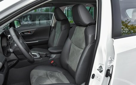 Toyota RAV4, 2025 год, 3 920 000 рублей, 14 фотография