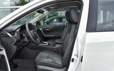 Toyota RAV4, 2025 год, 3 920 000 рублей, 13 фотография