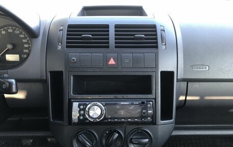 Volkswagen Polo IV рестайлинг, 2003 год, 350 000 рублей, 14 фотография